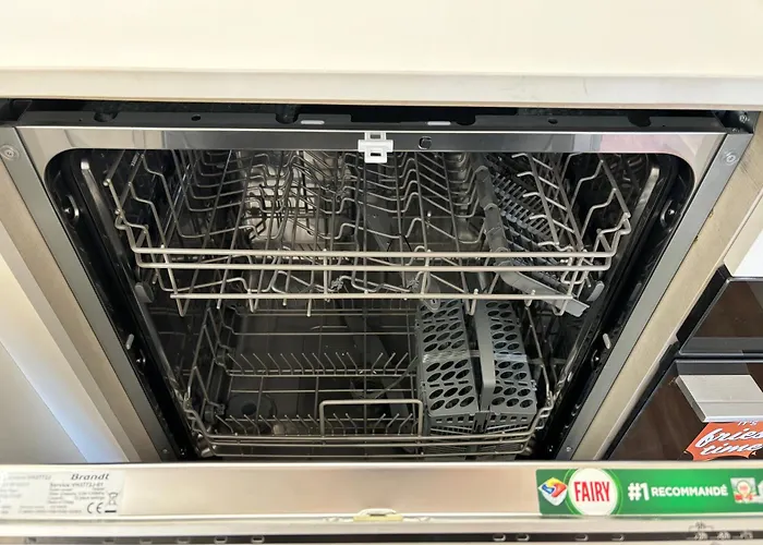 Ac, 2bedrooms Apt, Center 900m To Metro Appartamento