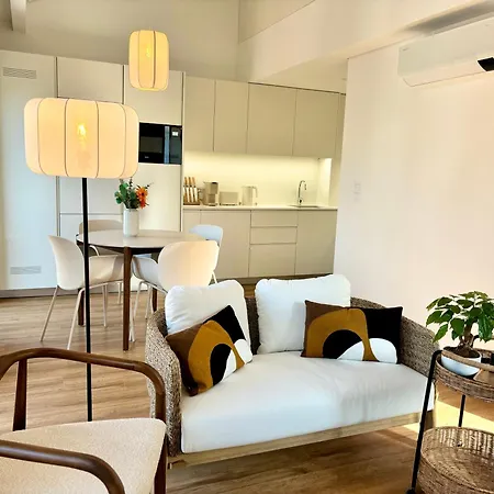 Ac, 2bedrooms Apt, Center 900m To Metro