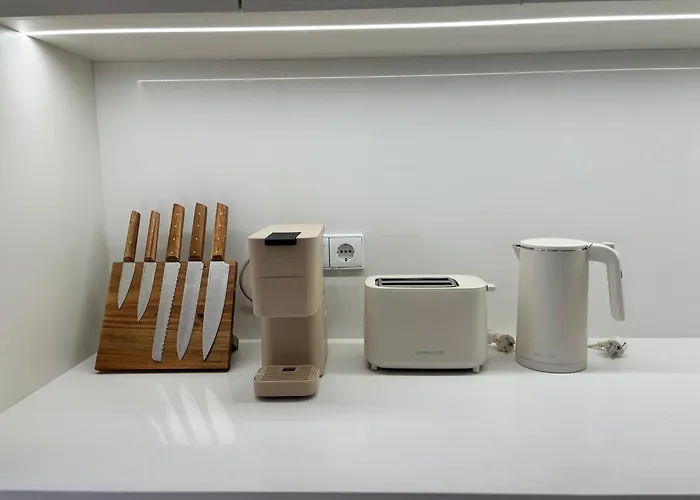 Ac, 2bedrooms Apt, Center 900m To Metro