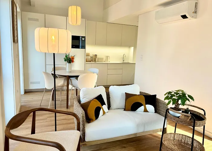 Ac, 2bedrooms Apt, Center 900m To Metro