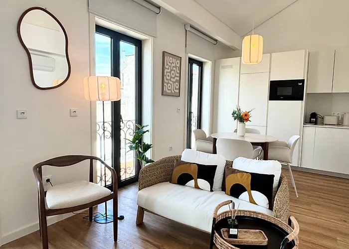 Ac, 2bedrooms Apt, Center 900m To Metro Porto